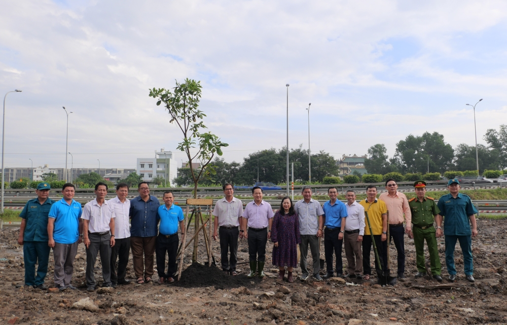 LỄ PHÁT ĐỘNG TRỒNG CÂY KỶ NIỆM 79 NĂM QUỐC KHÁNH 2/9