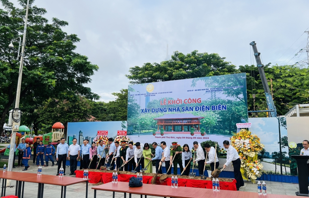 HOÀNG LAM THAM GIA LỄ KHỞI CÔNG NHÀ SÀN ĐIỆN BIÊN TẠI CÔNG VIÊN CẦU SÀI GÒN