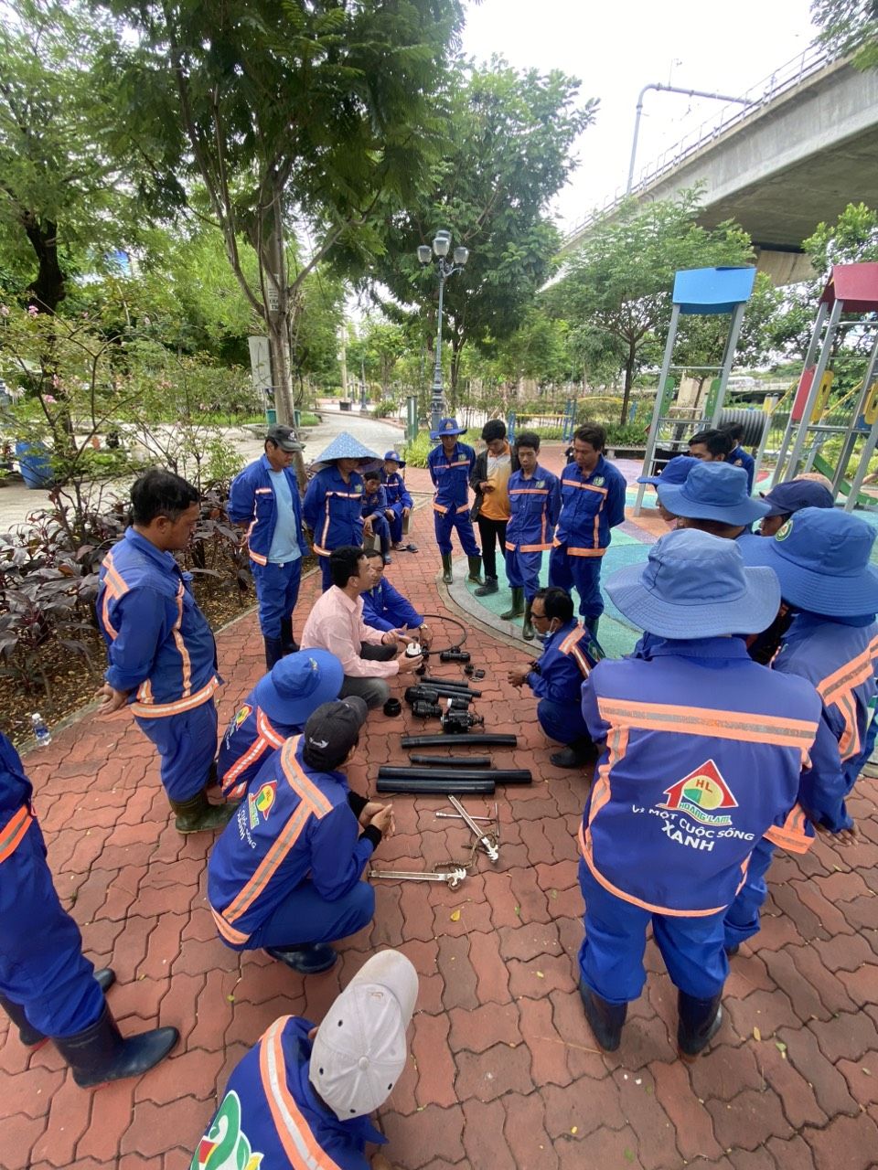 Tuyển dụng công nhân thi công hệ thống tưới, kỹ thuật hạ tầng