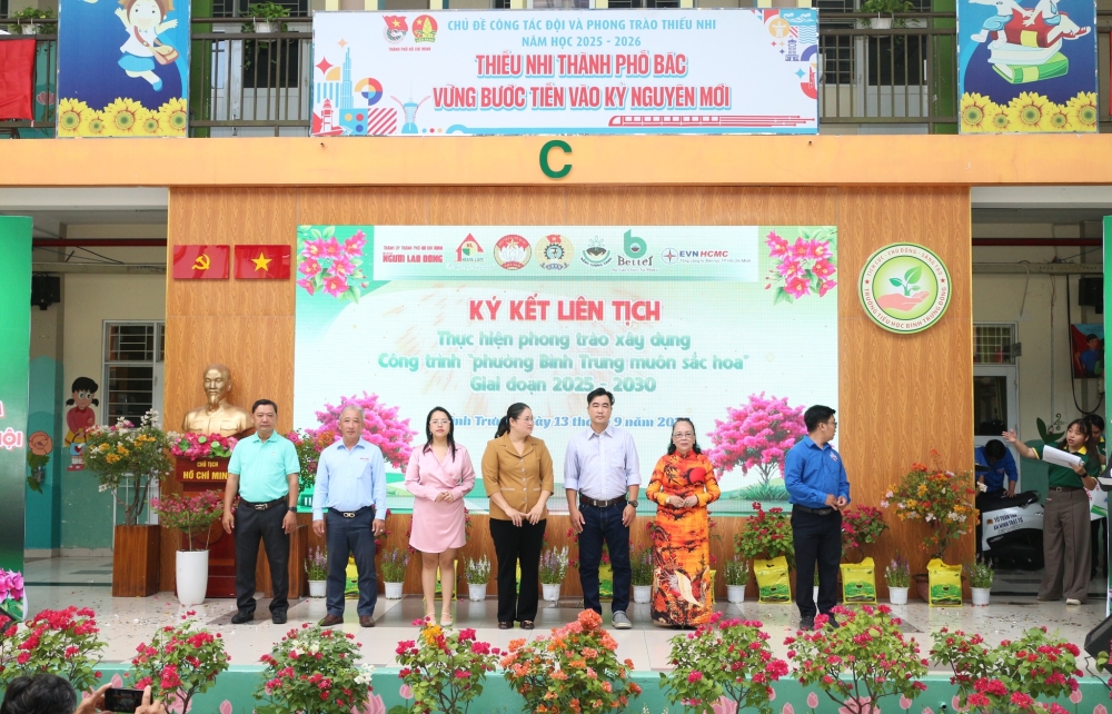 CÙNG HOÀNG LAM LAN TỎA SẮC XANH - GÓP PHẦN XÂY DỰNG "BÌNH TRƯNG MUÔN SẮC HOA" 