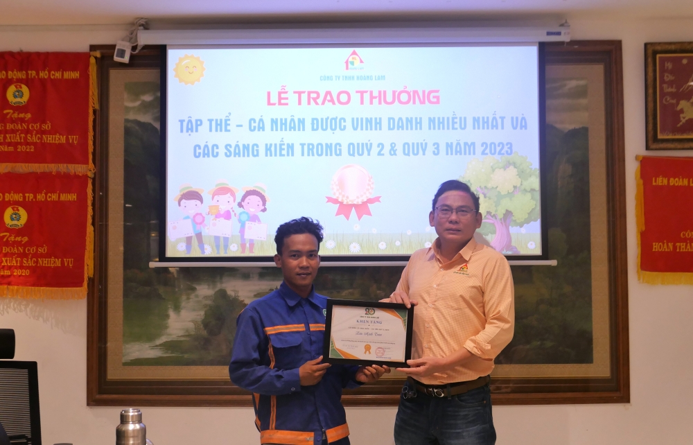 TRAO THƯỞNG TẬP THỂ - CÁ NHÂN ĐƯỢC VINH DANH NHIỀU NHẤT VÀ CÁC SÁNG KIẾN TRONG QUÝ 2 & QUÝ 3 NĂM 2023