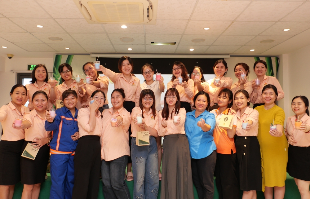 CÔNG ĐOÀN HOÀNG LAM TỔ CHỨC WORKSHOP LÀM NẾN THƠM CHO CHỊ EM NỮ CÔNG NHÂN VIÊN NHÂN NGÀY PHỤ NỮ VIỆT NAM 20/10