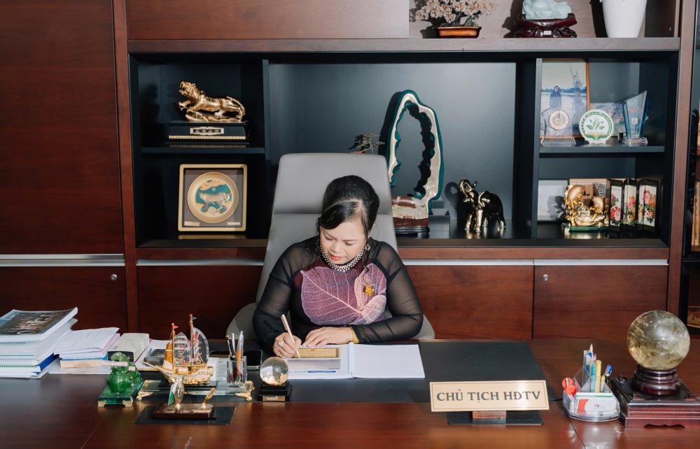 ĐỒNG CHÍ HOÀNG THỊ BÍCH THẢO - NGƯỜI GẮN BÓ VỚI CÂY XANH VÀ MÔI TRƯỜNG