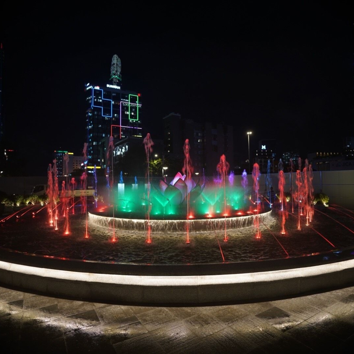 ĐÀI PHUN NƯỚC NGUYỄN HUỆ