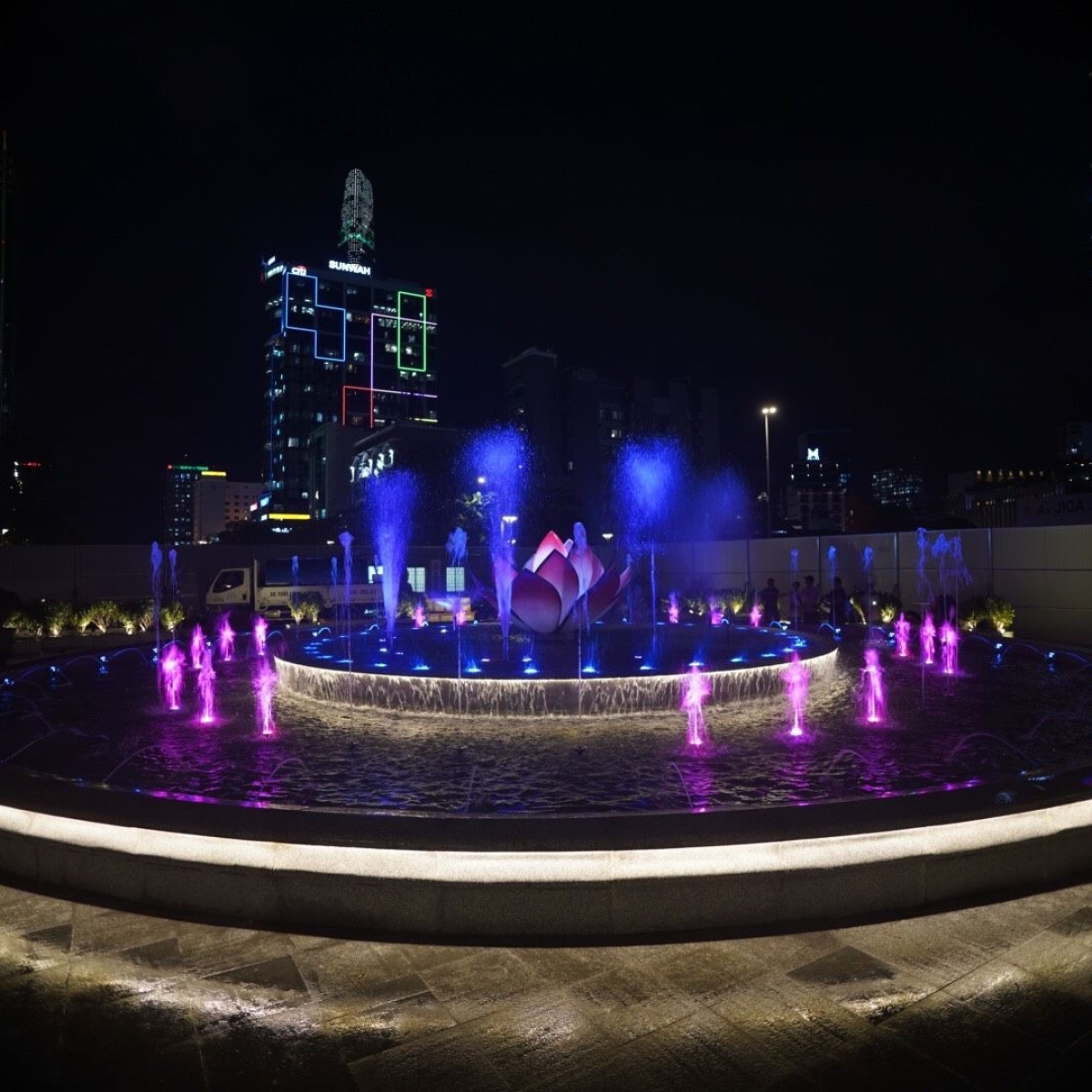 ĐÀI PHUN NƯỚC NGUYỄN HUỆ