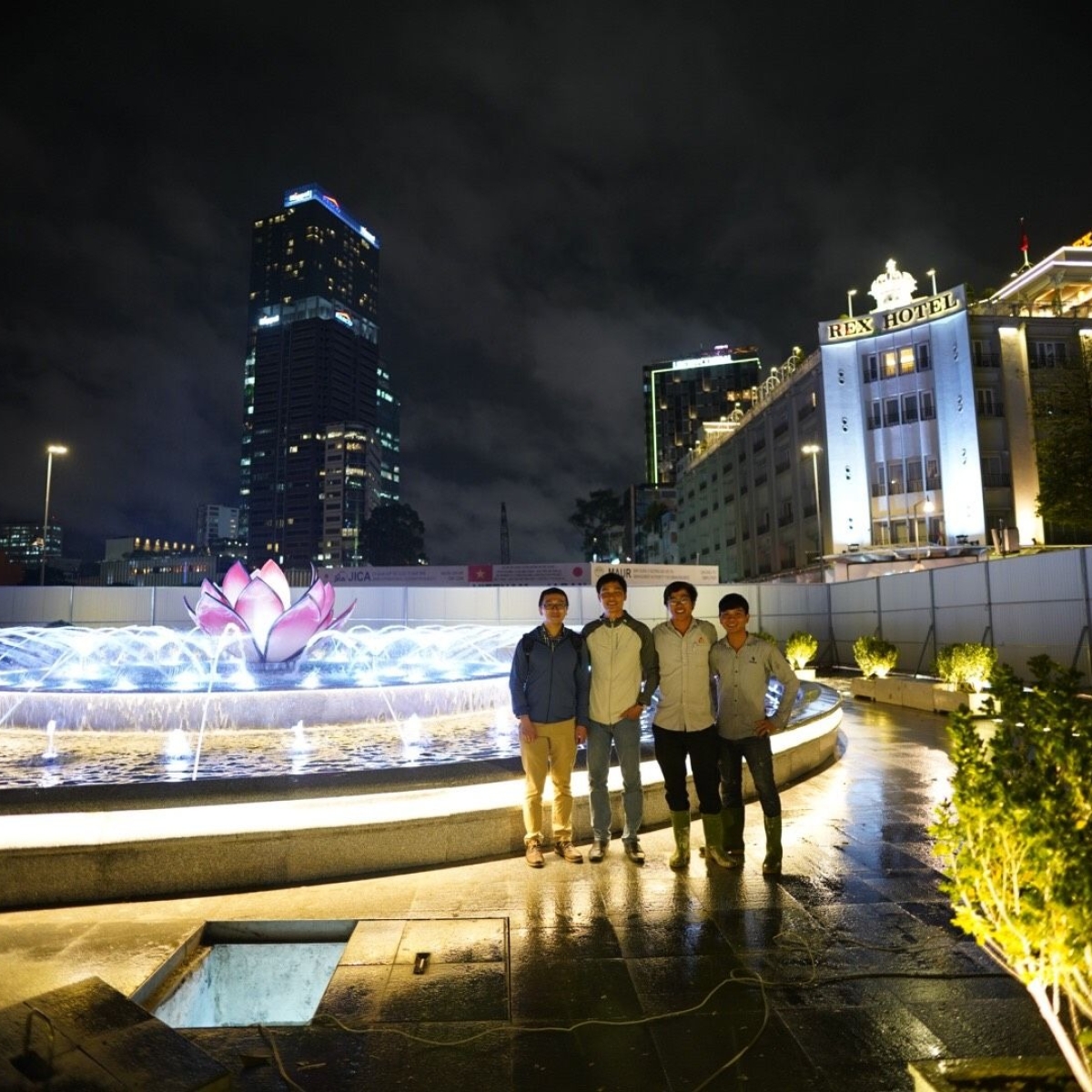 ĐÀI PHUN NƯỚC NGUYỄN HUỆ