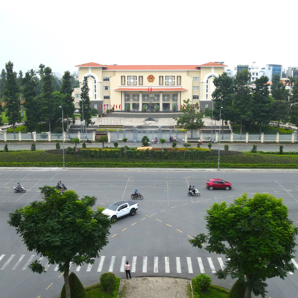 CÔNG TRÌNH MẢNG XANH TRƯỚC UBND TP. THỦ ĐỨC