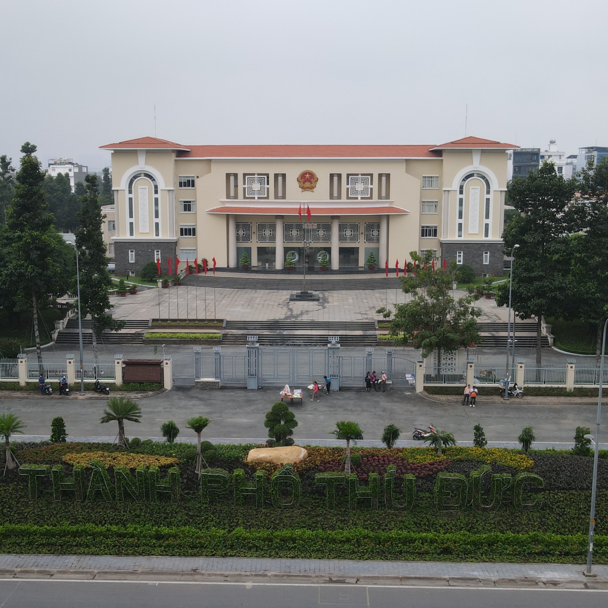 CÔNG TRÌNH MẢNG XANH TRƯỚC UBND TP. THỦ ĐỨC