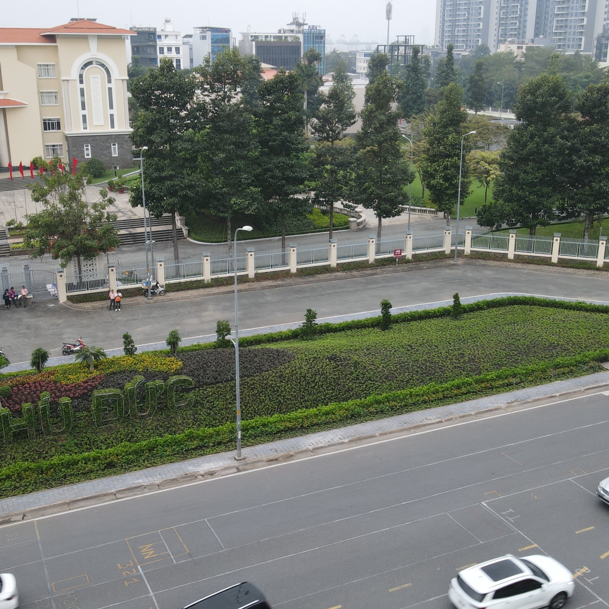 CÔNG TRÌNH MẢNG XANH TRƯỚC UBND TP. THỦ ĐỨC