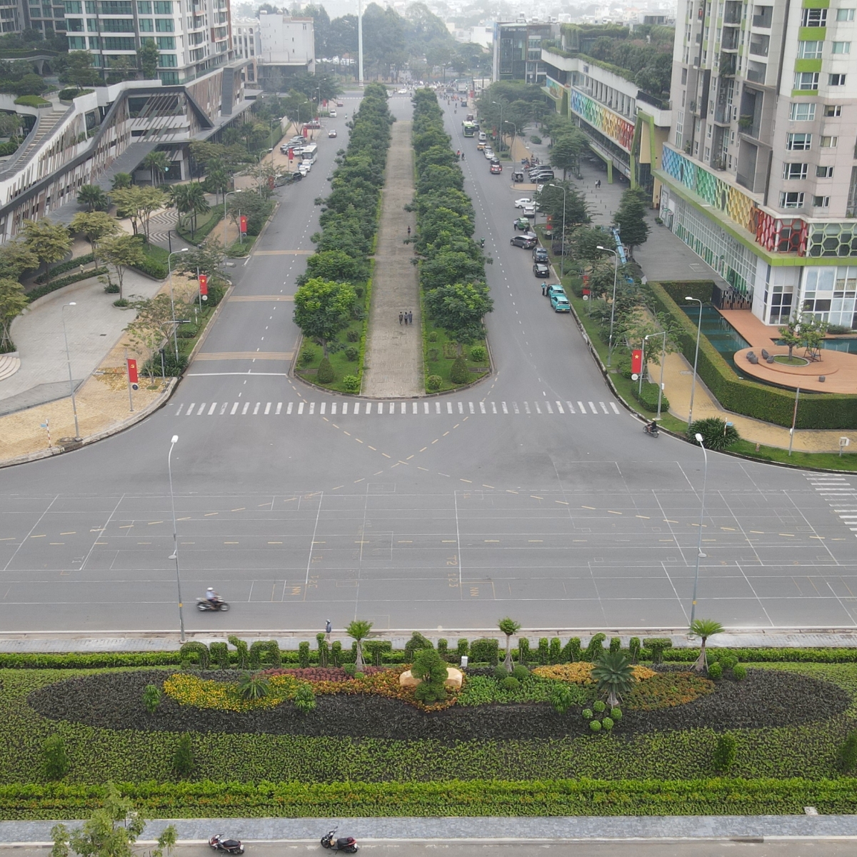 CÔNG TRÌNH MẢNG XANH TRƯỚC UBND TP. THỦ ĐỨC