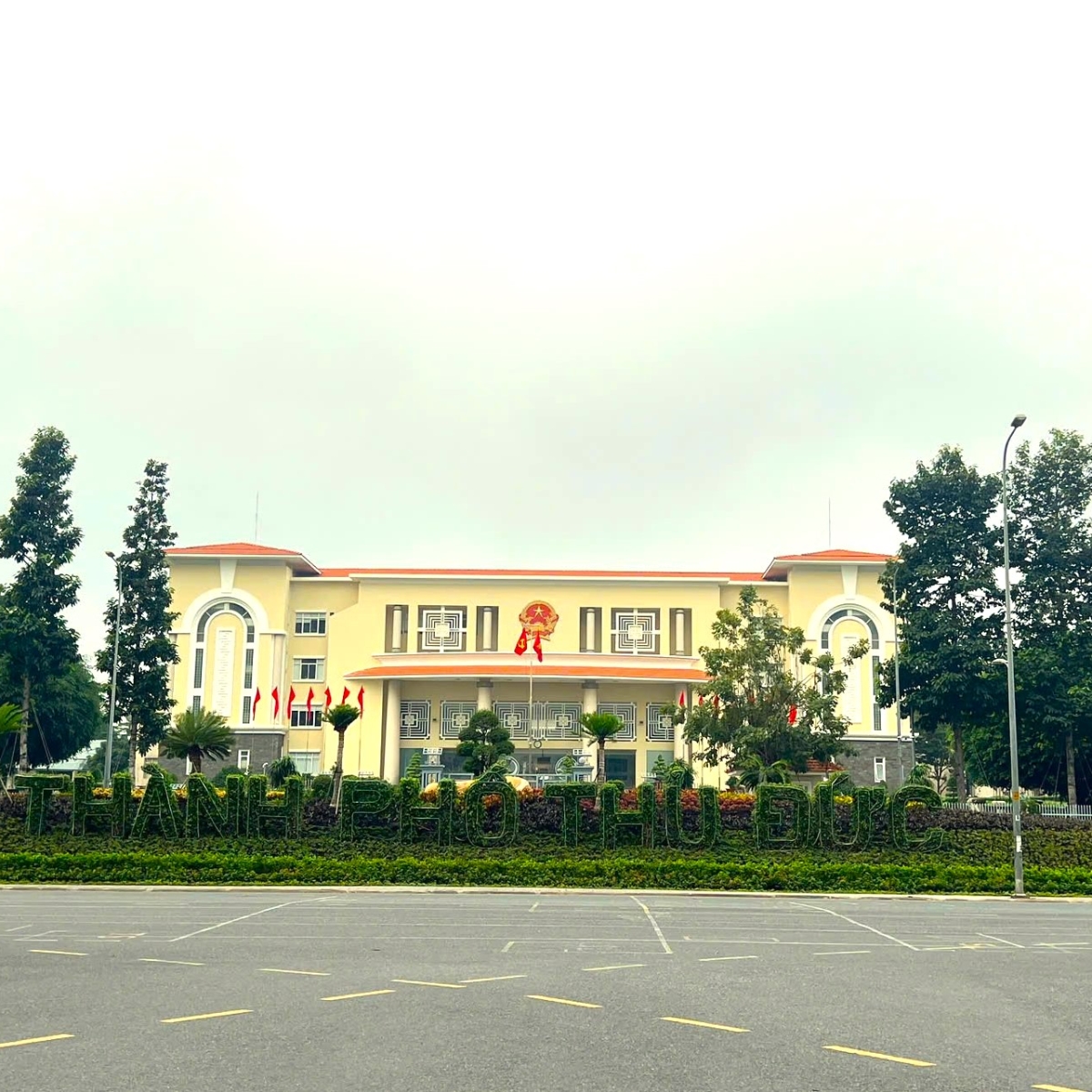 CÔNG TRÌNH MẢNG XANH TRƯỚC UBND TP. THỦ ĐỨC